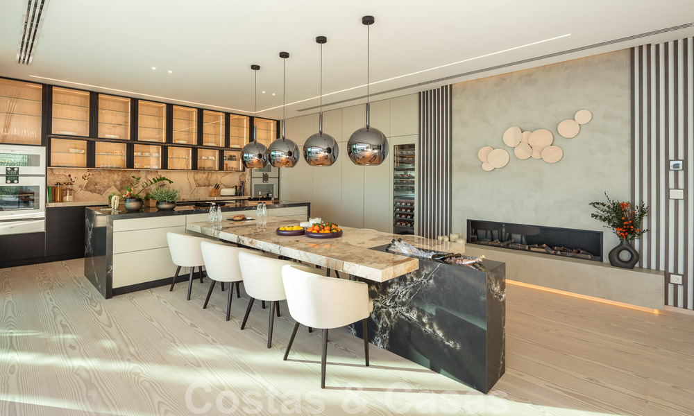 Instapklare. Exclusieve, nieuwe villa met onbelemmerd zeezicht te koop, gelegen in een beveiligde wijk in La Quinta, Marbella - Benahavis 51839