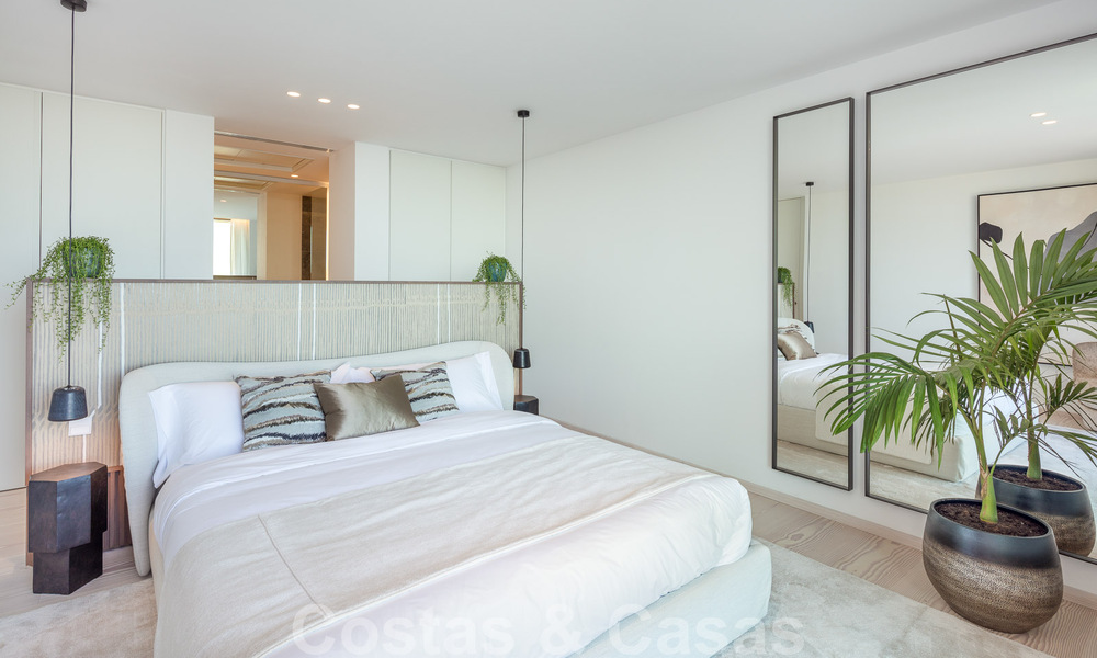 Instapklare. Exclusieve, nieuwe villa met onbelemmerd zeezicht te koop, gelegen in een beveiligde wijk in La Quinta, Marbella - Benahavis 51844
