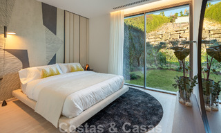 Instapklare. Exclusieve, nieuwe villa met onbelemmerd zeezicht te koop, gelegen in een beveiligde wijk in La Quinta, Marbella - Benahavis 51850 