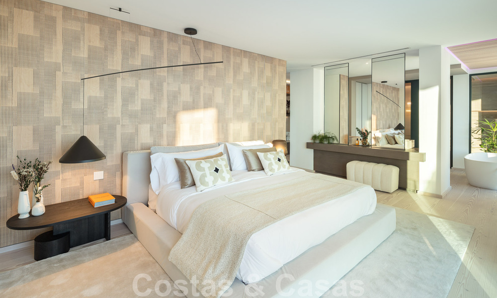 Instapklare. Exclusieve, nieuwe villa met onbelemmerd zeezicht te koop, gelegen in een beveiligde wijk in La Quinta, Marbella - Benahavis 51854
