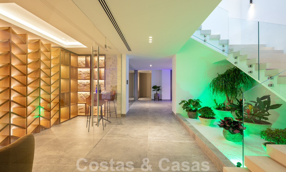 Instapklare. Exclusieve, nieuwe villa met onbelemmerd zeezicht te koop, gelegen in een beveiligde wijk in La Quinta, Marbella - Benahavis 51856