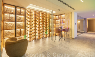 Instapklare. Exclusieve, nieuwe villa met onbelemmerd zeezicht te koop, gelegen in een beveiligde wijk in La Quinta, Marbella - Benahavis 51857 