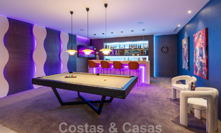 Instapklare. Exclusieve, nieuwe villa met onbelemmerd zeezicht te koop, gelegen in een beveiligde wijk in La Quinta, Marbella - Benahavis 51858 