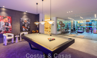 Instapklare. Exclusieve, nieuwe villa met onbelemmerd zeezicht te koop, gelegen in een beveiligde wijk in La Quinta, Marbella - Benahavis 51859 