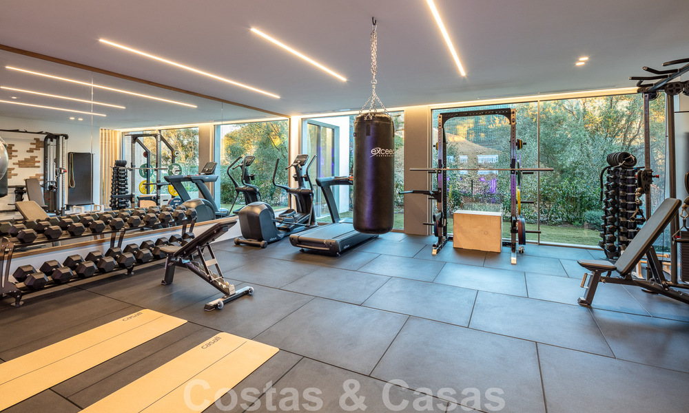 Instapklare. Exclusieve, nieuwe villa met onbelemmerd zeezicht te koop, gelegen in een beveiligde wijk in La Quinta, Marbella - Benahavis 51861