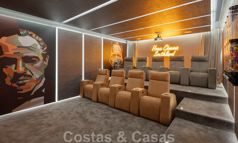 Instapklare. Exclusieve, nieuwe villa met onbelemmerd zeezicht te koop, gelegen in een beveiligde wijk in La Quinta, Marbella - Benahavis 51864