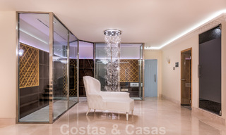 Majestueuze, hoogstaande luxevilla te koop met 7 slaapkamers in een exclusieve urbanisatie ten oosten van Marbella centrum 51973 