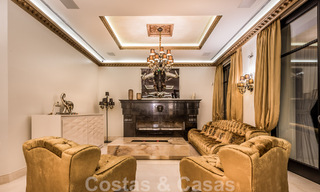 Majestueuze, hoogstaande luxevilla te koop met 7 slaapkamers in een exclusieve urbanisatie ten oosten van Marbella centrum 51980 