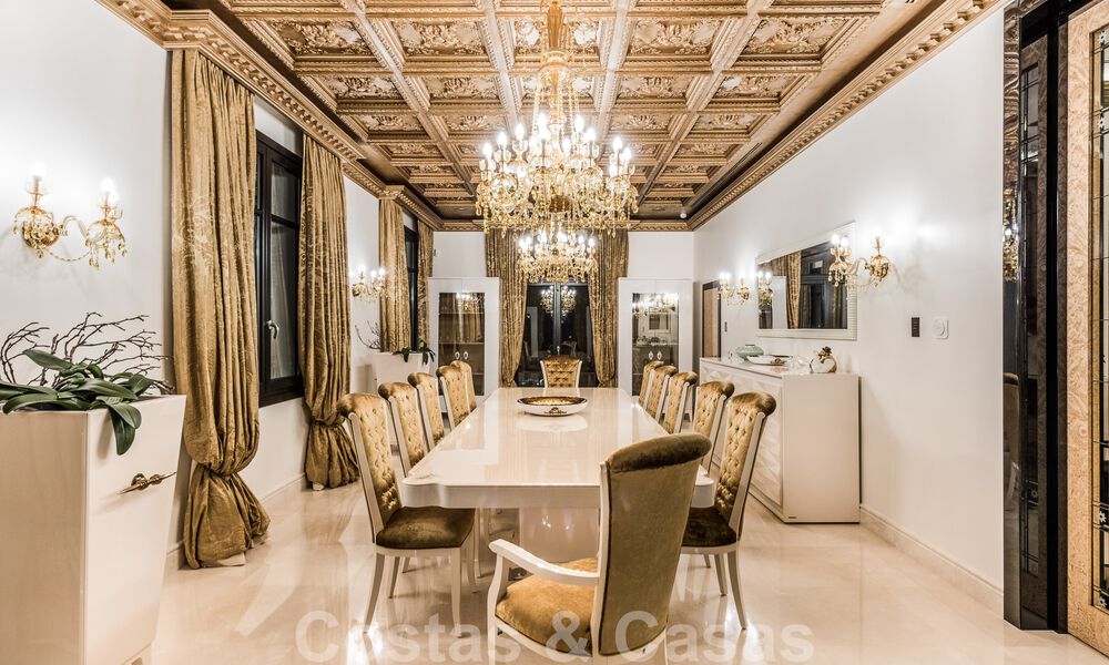 Majestueuze, hoogstaande luxevilla te koop met 7 slaapkamers in een exclusieve urbanisatie ten oosten van Marbella centrum 51981