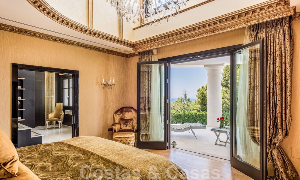 Majestueuze, hoogstaande luxevilla te koop met 7 slaapkamers in een exclusieve urbanisatie ten oosten van Marbella centrum 51982