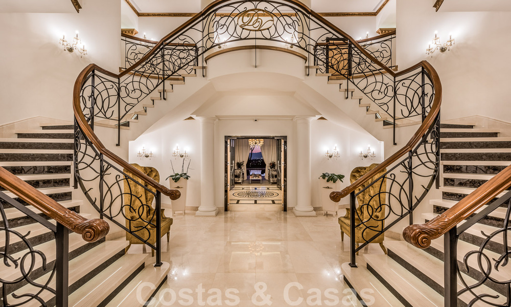Majestueuze, hoogstaande luxevilla te koop met 7 slaapkamers in een exclusieve urbanisatie ten oosten van Marbella centrum 51985