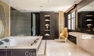 Majestueuze, hoogstaande luxevilla te koop met 7 slaapkamers in een exclusieve urbanisatie ten oosten van Marbella centrum 51988 