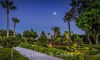 Majestueuze, hoogstaande luxevilla te koop met 7 slaapkamers in een exclusieve urbanisatie ten oosten van Marbella centrum 51991 