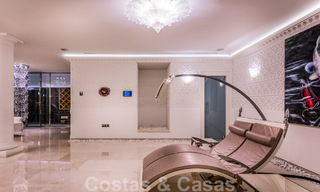 Majestueuze, hoogstaande luxevilla te koop met 7 slaapkamers in een exclusieve urbanisatie ten oosten van Marbella centrum 52005 