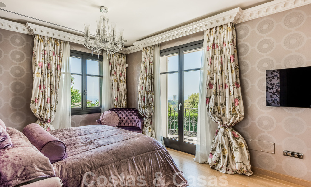Majestueuze, hoogstaande luxevilla te koop met 7 slaapkamers in een exclusieve urbanisatie ten oosten van Marbella centrum 52011