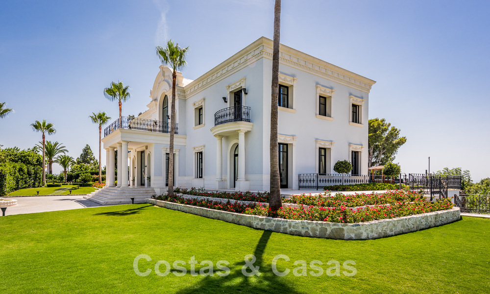 Majestueuze, hoogstaande luxevilla te koop met 7 slaapkamers in een exclusieve urbanisatie ten oosten van Marbella centrum 52015