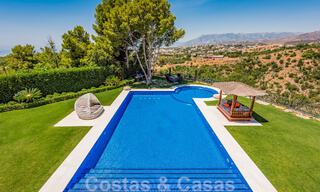 Majestueuze, hoogstaande luxevilla te koop met 7 slaapkamers in een exclusieve urbanisatie ten oosten van Marbella centrum 52017 