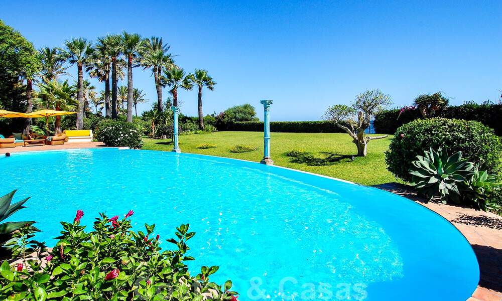 Majestueuze exclusieve villa te koop, eerstelijns strand, tussen Marbella en Estepona 29606