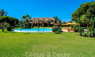 Majestueuze exclusieve villa te koop, eerstelijns strand, tussen Marbella en Estepona 29607 