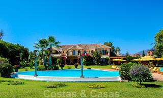 Majestueuze exclusieve villa te koop, eerstelijns strand, tussen Marbella en Estepona 29609 
