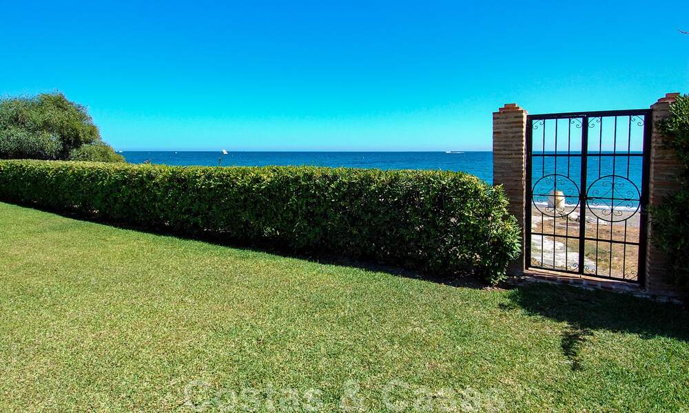 Majestueuze exclusieve villa te koop, eerstelijns strand, tussen Marbella en Estepona 29611