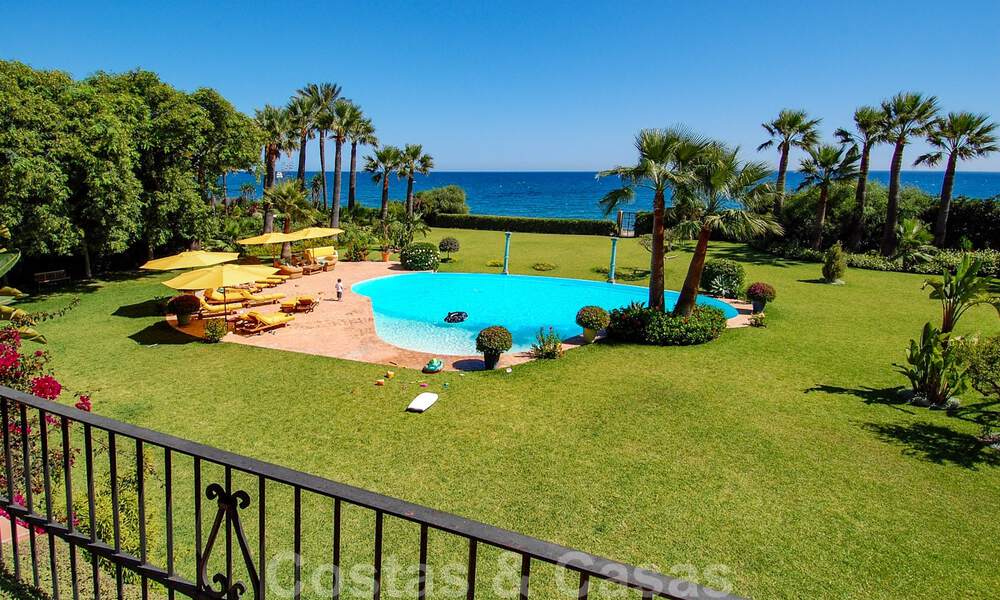 Majestueuze exclusieve villa te koop, eerstelijns strand, tussen Marbella en Estepona 29613