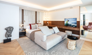 Superieur eerstelijnsstrand penthouse te koop met frontaal zeezicht in Puente Romano op de Golden Mile van Marbella 52921 