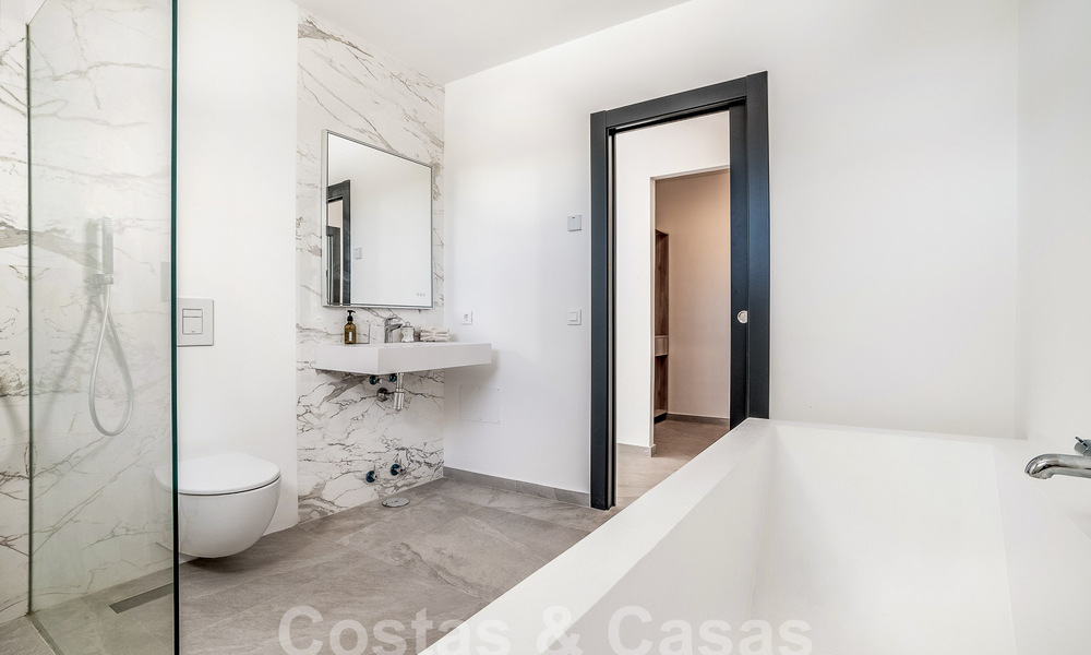 Mediterrane luxevilla te koop met een modernistische uitstraling in Benahavis - Marbella 53090