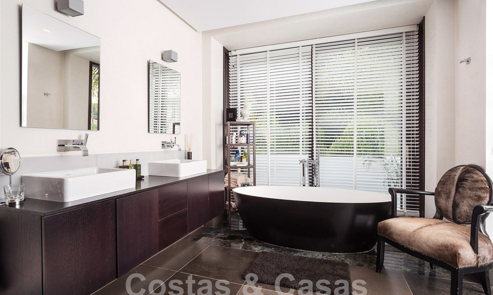 Ruime luxevilla met een modern-Mediterrane bouwstijl te koop in de prestigieuze strandwijk van Los Monteros, Oost Marbella 54608