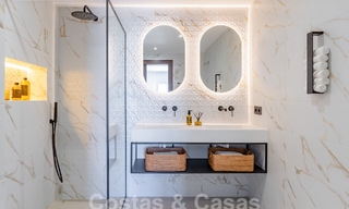 Charmant luxe appartement te koop met panoramisch uitzicht, op wandelafstand van Puerto Banus in Nueva Andalucia, Marbella 54385 