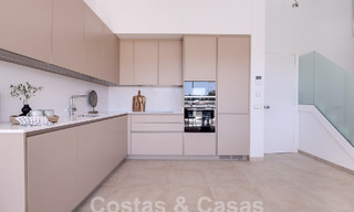 Eigentijds duplex penthouse te koop met privézwembad, op de New Golden Mile tussen Marbella en Estepona 53599 