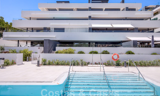 Eigentijds duplex penthouse te koop met privézwembad, op de New Golden Mile tussen Marbella en Estepona 53622 