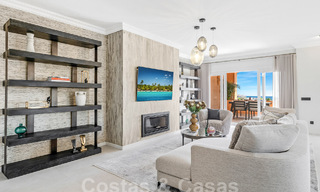 Luxueus duplex penthouse met adembenemend zeezicht te koop in de golfvallei van Nueva Andalucia, Marbella 54618 