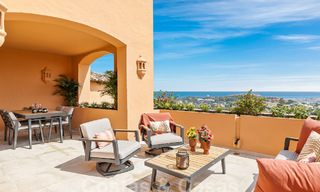 Luxueus duplex penthouse met adembenemend zeezicht te koop in de golfvallei van Nueva Andalucia, Marbella 54637 