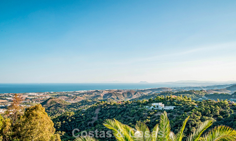 Boutique villa in resortstijl te koop met open zeezicht, genesteld in het weelderig groen van het exclusieve La Zagaleta golfresort, Marbella - Benahavis 54078