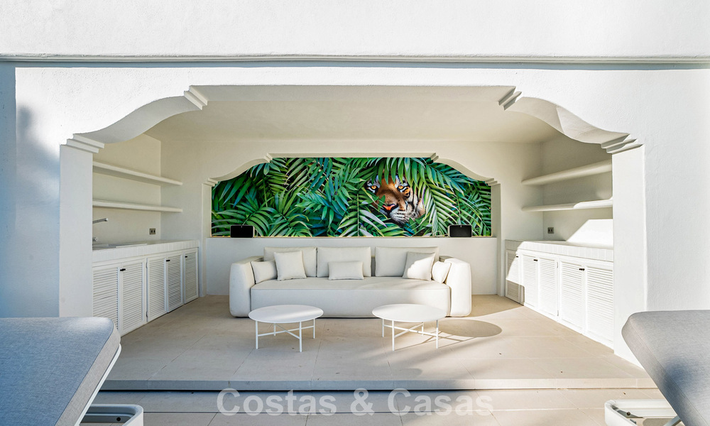 Boutique villa in resortstijl te koop met open zeezicht, genesteld in het weelderig groen van het exclusieve La Zagaleta golfresort, Marbella - Benahavis 54082