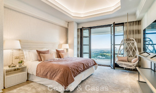 Boutique villa in resortstijl te koop met open zeezicht, genesteld in het weelderig groen van het exclusieve La Zagaleta golfresort, Marbella - Benahavis 54096 