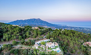 Boutique villa in resortstijl te koop met open zeezicht, genesteld in het weelderig groen van het exclusieve La Zagaleta golfresort, Marbella - Benahavis 54100 