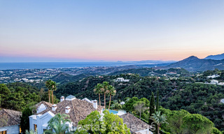 Boutique villa in resortstijl te koop met open zeezicht, genesteld in het weelderig groen van het exclusieve La Zagaleta golfresort, Marbella - Benahavis 54103 