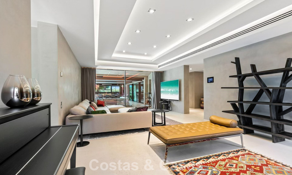 Rustieke luxevilla te koop met een verwarmd privézwembad en eigentijds interieur ten oosten van Marbella centrum 786386