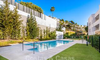 Instapklaar appartement te koop met weids uitzicht op de vallei en de zee in het exclusieve Marbella - Benahavis 55034 