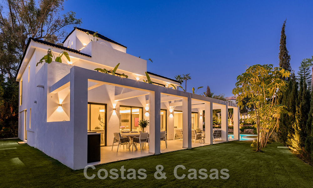 Eigentijds gerenoveerde luxevilla te koop in het hart van Nueva Andalucia’s golfvallei, Marbella 61976