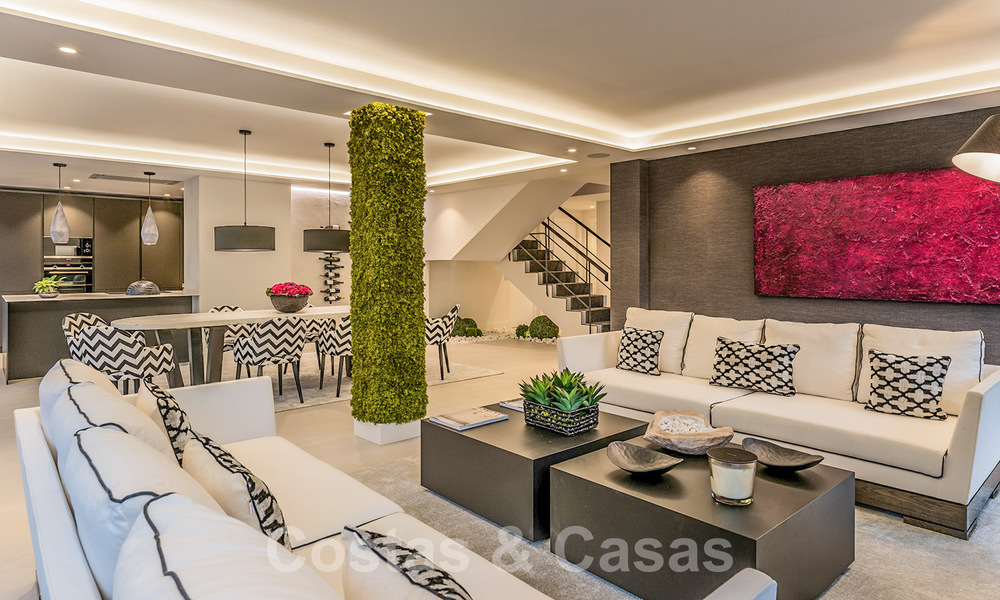 Eigentijds gerenoveerde luxevilla te koop in het hart van Nueva Andalucia’s golfvallei, Marbella 62010