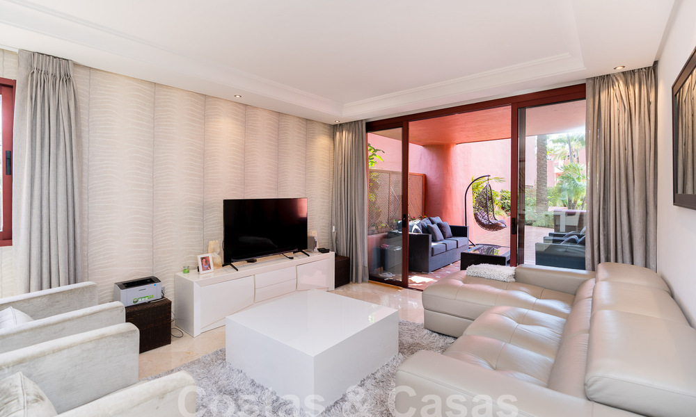 Luxueus tuinappartement te koop in een frontlinie strandcomplex op de New Golden Mile tussen Marbella en Estepona 55292