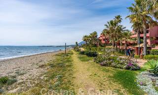 Luxueus tuinappartement te koop in een frontlinie strandcomplex op de New Golden Mile tussen Marbella en Estepona 55311 