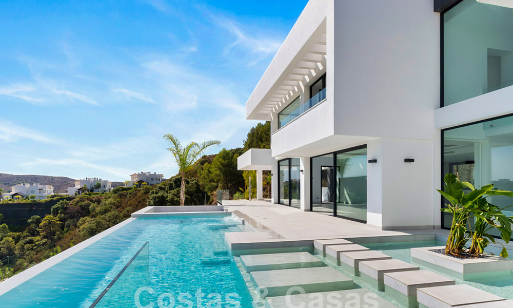 Gloednieuwe, moderne luxevilla te koop met panoramisch uitzicht in Marbella - Benahavis 61442
