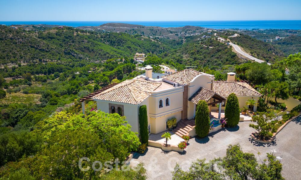 Spaanse luxevilla te koop met panoramisch uitzicht in een gated community omgeven door natuur in Marbella - Benahavis 55325