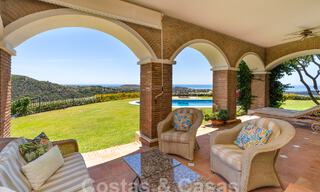 Spaanse luxevilla te koop met panoramisch uitzicht in een gated community omgeven door natuur in Marbella - Benahavis 55369 