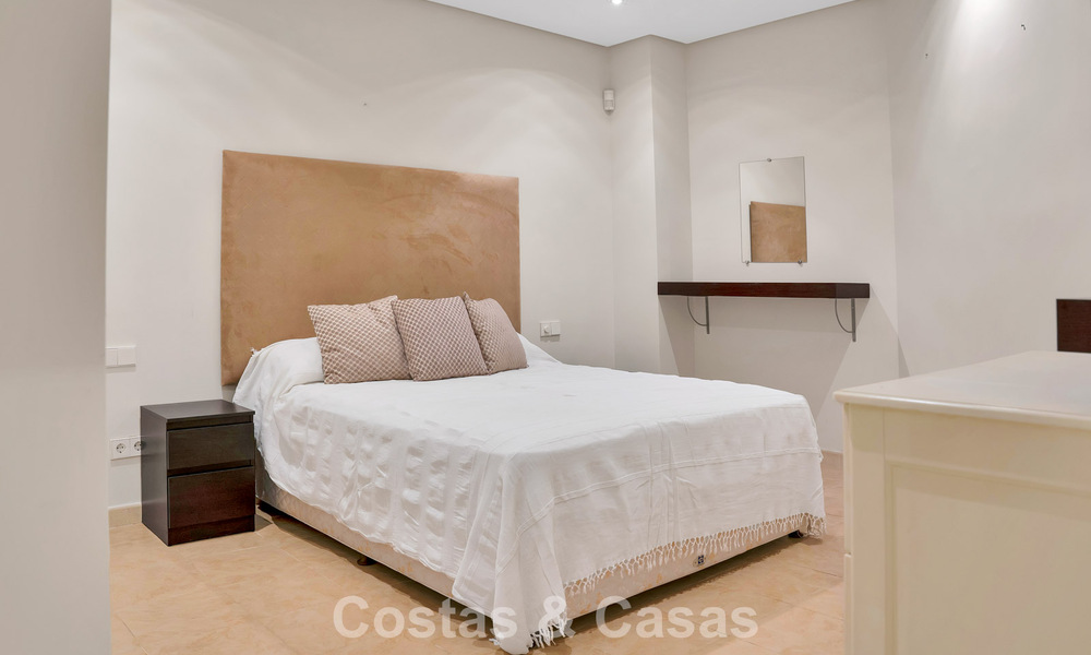 Statige luxe mansion in Andalusische stijl met zeezicht in de golfvallei van Nueva Andalucia, Marbella 779155