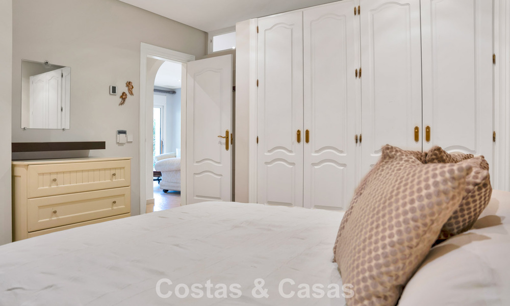 Statige luxe mansion in Andalusische stijl met zeezicht in de golfvallei van Nueva Andalucia, Marbella 779156